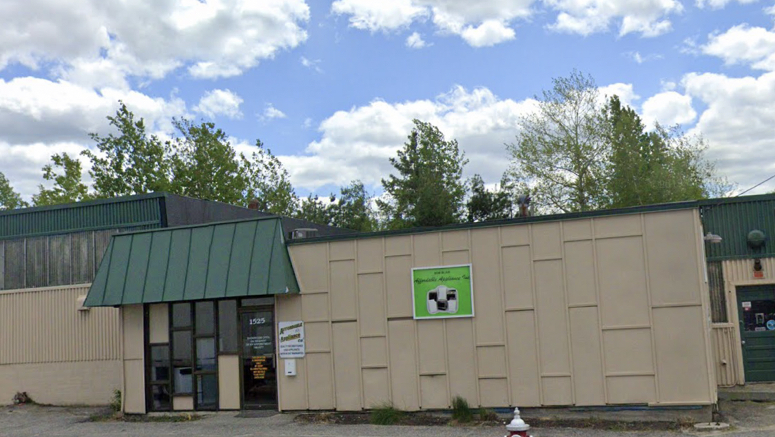 Appliance showroom with washers and dryers